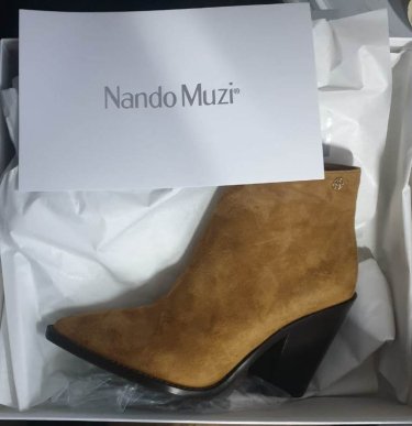 На митному пості «Тиса» у перевізників вилучили делікатеси і брендовий одяг – 03