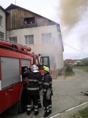 Мукачівські рятувальники ліквідовували пожежу у ЗОШ №13 – 02
