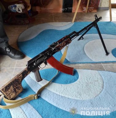 Масштабні обшуки у Мукачеві та районі: опубліковано відео та фото затримання небезпечної банди – 02