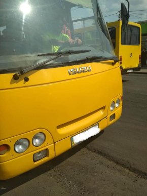 Після поїздки у маршрутці дівчина опинилася в лікарні – 01