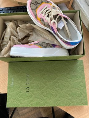 На Закарпатті 49-річний чоловік намагався ввезти через кордон незадекларовані брендові речі – 02