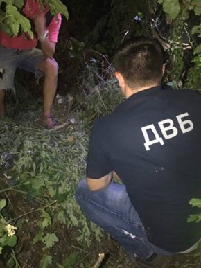 Обшуки у Виноградівському відділенні поліції тривають. Затримано правоохоронця, який "прикривав" наркобізнес – 03 Обшуки у Виноградівському відділенні поліції тривають. Затримано правоохоронця, який "прикривав" наркобізнес – 03