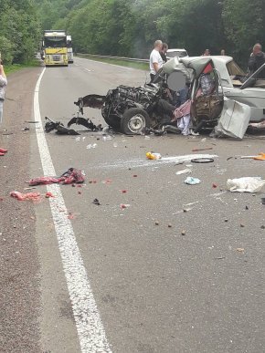 В області сталася жахлива ДТП: автобус протаранив легковик – 02