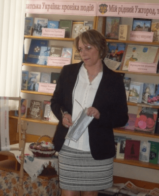 В Ужгороді словацька вишивальниця представила власні роботи – 02