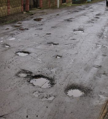 На Виноградівщині ремонтували дорогу – 01