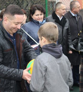 У Рахові відкрили новий спортивний майданчик – 02 У Рахові відкрили новий спортивний майданчик – 02