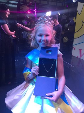 Берегівчанка Анна Якимець стала володаркою титулу "Міні Міс Україна 2016" – 02 Берегівчанка Анна Якимець стала володаркою титулу "Міні Міс Україна 2016" – 02