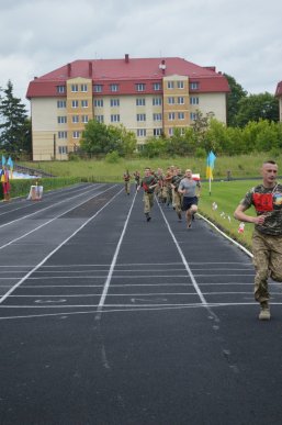 Мукачівські прикордонники вшанували пам’ять своїх колег забігом – 04