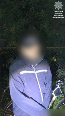 В Ужгороді чоловік ховав від патрульних близько 170 грам "зеленого чаю" – 02