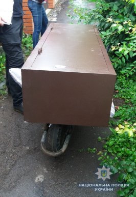 Пограбування у Мукачеві: з будинку винесли сейф із грошима та коштовностями – 01 Пограбування у Мукачеві: з будинку винесли сейф із грошима та коштовностями – 01