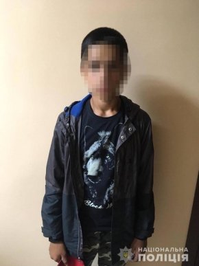 3 тисячі доларів та золоті вироби: двоє підлітків "обчистили" будинок – 01 3 тисячі доларів та золоті вироби: двоє підлітків "обчистили" будинок – 01