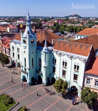 Мукачівську ратушу показали з висоти пташиного польоту – 04