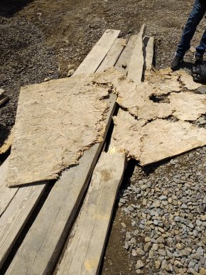 В Ужгороді на площі Петефі літня жінка впала у відкритий люк, – ЗМІ – 03