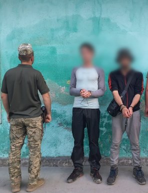 Прикордонники виявили у горах кілька груп «туристів» – 01