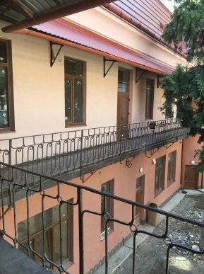 У Мукачеві завершують ремонт Центру громадськості та національних культур – 06