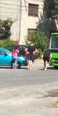 У Мукачеві зіткнулись легковик і автобус – 03