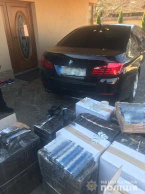 Правоохоронці провели обшуки та вилучили чимало тютюнових та алкогольних виробів без акцизних марок – 01 Правоохоронці провели обшуки та вилучили чимало тютюнових та алкогольних виробів без акцизних марок – 01
