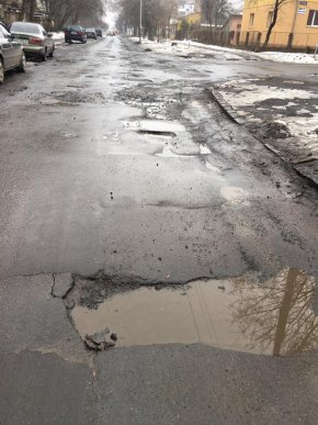 У соцмережах ужгородці скаржаться на жахливий стан вуличних доріг – 05 У соцмережах ужгородці скаржаться на жахливий стан вуличних доріг – 05