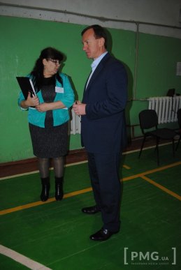 Богдан Андріїв віддав свій голос на одній з дільниць Ужгорода – 01