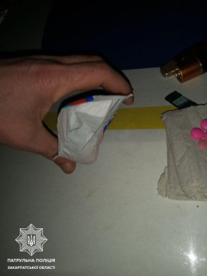 У Мукачеві вночі зупинили підозрілого чоловіка – 02