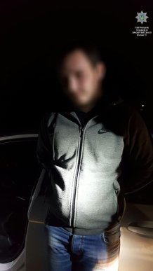 У Мукачеві в двох чоловіків знайшли 40 згортків із наркотиками – 03