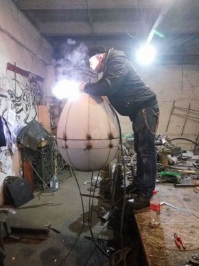 Мукачівець до Великодня готує унікальні гігантські писанки – 01