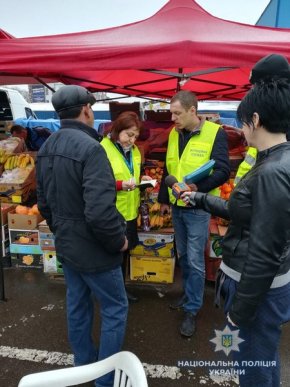Рейди у Мукачеві: поліцейські навідалися на ринки міста – 02