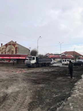 У Мукачеві реконструюють площу навпроти залізничного вокзалу – 05