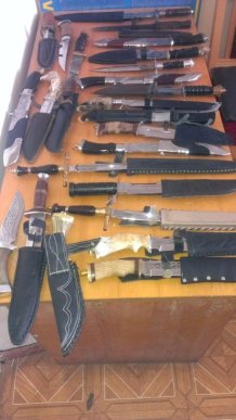 Мукачівець здав поліцейським 25 ножів – 03