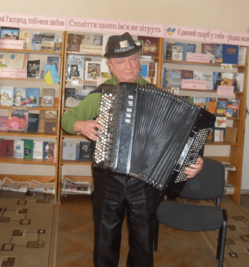 В Ужгороді словацька вишивальниця представила власні роботи – 06