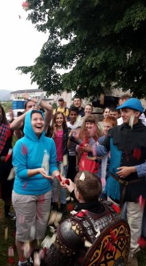 На фестивалі "Срібний татош" хлопець у лицарському обладунку освідчився дівчині у коханні (ФОТО) – 05