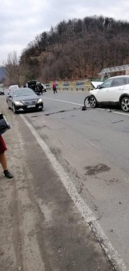 На трасі "Київ-Чоп" біля Кольчина сталась ДТП: у маршрутки на ходу злетіло колесо – 04