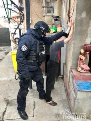 Поліція провела обшуки у Берегові – 01