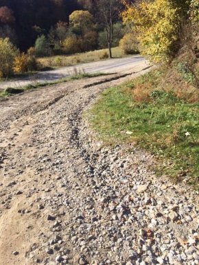 "Державтоінспекція забороняла рейсовим автобусам їздити сюди через жахливий стан дороги", – Москаль розповів про ремонт автошляху на Воловеччині – 01