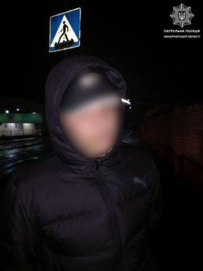 Вночі неповнолітній водій врізався в огорожу власного помешкання – 02