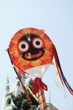 У центрі Мукачева виступають кришнаїти – 06