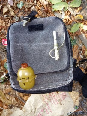 Вулицями Ужгорода розгулював чоловік, у якого була граната – 02