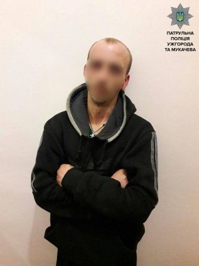 У Мукачеві патрульні затримали чоловіка, у якого виявили кастет – 03