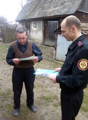 Рятувальники Тячівщини вчили громадян, як уникнути пожежі вдома й на роботі – 04