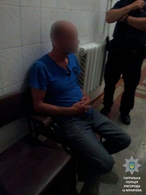 У Мукачеві "Рено" в’їхало в "Мазду": п’янезний водій втік із місця ДТП – 02