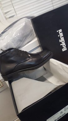 Чоловік намагався незаконно перевезти через кордон брендовий одяг та взуття – 03