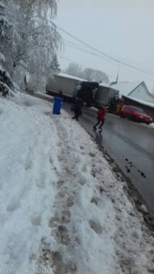 Вантажівка в’їхала у кафе: перші подробиці – 02