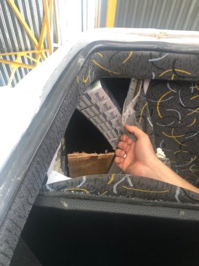 Чоловік намагався перевезти через кордон тисячу пачок сигарет – 01