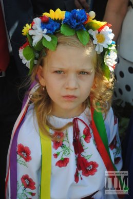 У центрі Мукачева відбувся урочистий парад випускників (ФОТО) – 15