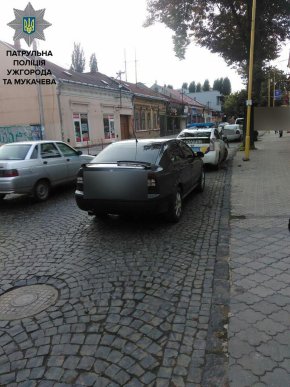 Патрульні провели профілактичні бесіди з водіями, які неправильно паркуються – 04