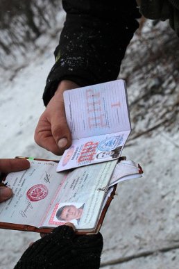 Бійці 128-ої бригади знайшли у трупах бойовиків "ДНР" російські паспорти (ФОТО) – 03