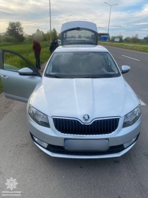 Закарпатець розрахувався в магазині за алкоголь: довелося викликати поліцію – 02 Закарпатець розрахувався в магазині за алкоголь: довелося викликати поліцію – 02