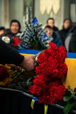 Влітку став на захист України: у Мукачівській громаді попрощались із Героєм – 08 Влітку став на захист України: у Мукачівській громаді попрощались із Героєм – 08