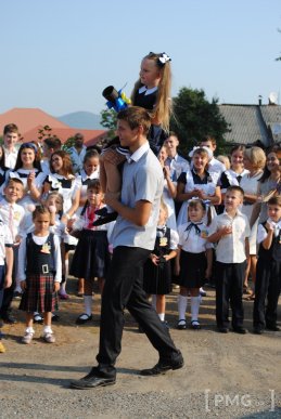 Мукачівська ЗОШ №4 патріотично відсвяткувала День знань – 25