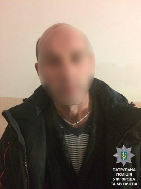 Мукачівські патрульні затримали нетверезого водія, який перевозив нелегалів без жодних документів – 03